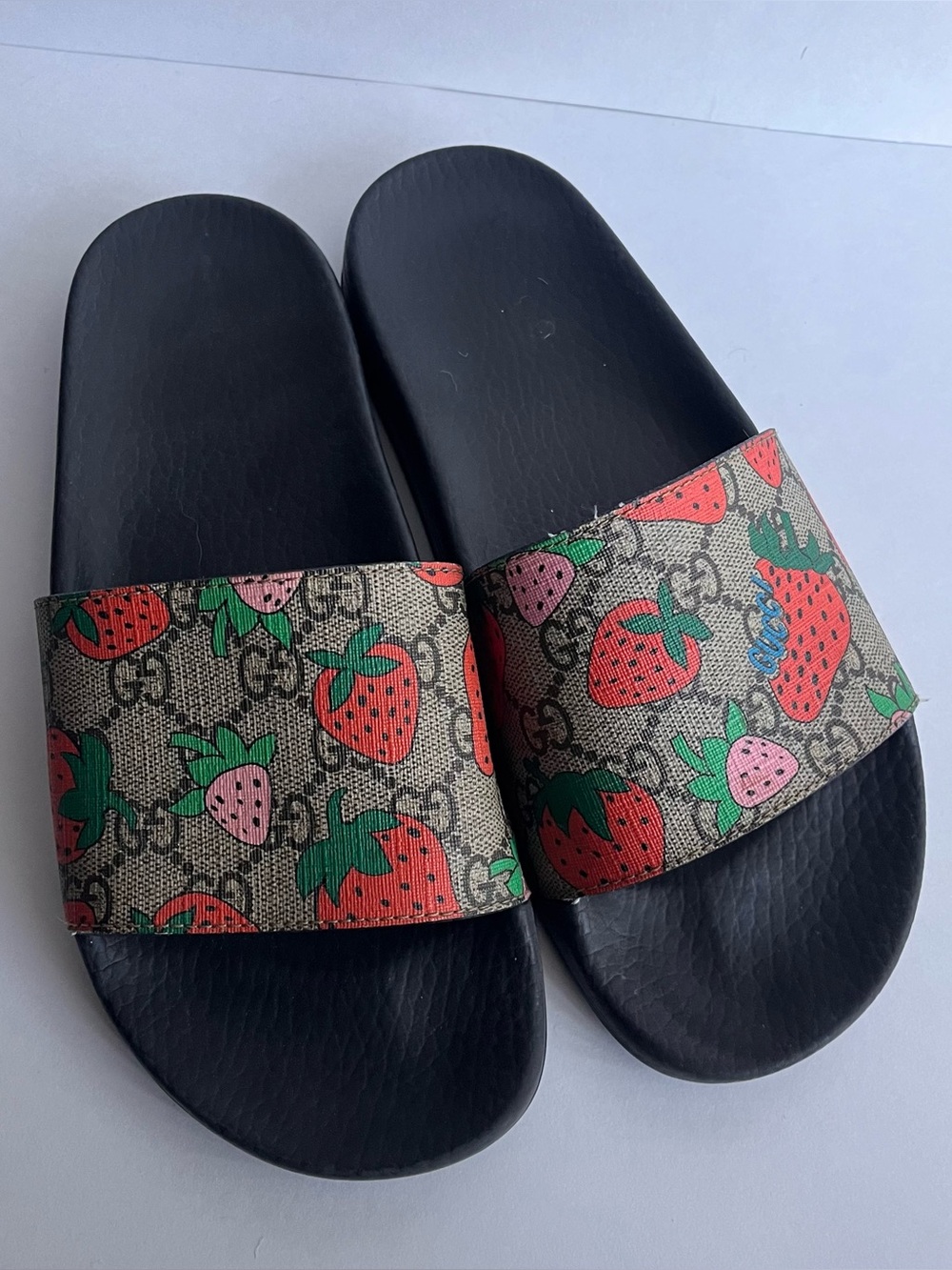 Authentic Women’s Strawberry Gucci Slides 38